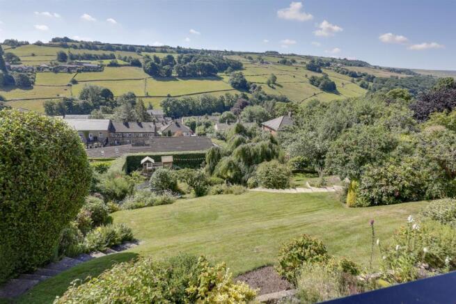 5 bed Detached for sale Image 5