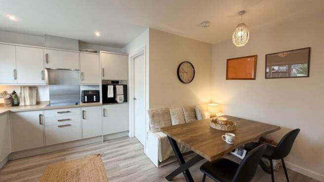 3 bed Semi-Detached for sale Image 5
