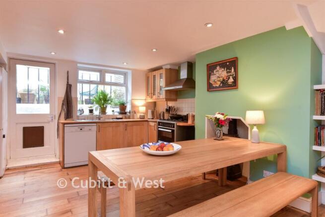 Kitchen/ Breakfast Area