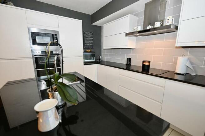 3 bed Semi-Detached for sale Image 5