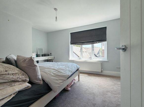 4 bed Semi-Detached for sale Image 10