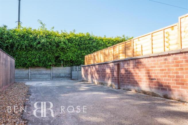 Yard/Driveway