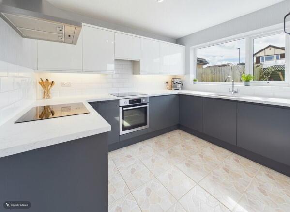 4 bed Semi-Detached for sale Image 8