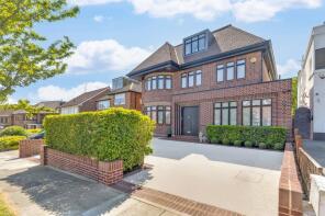 19, Fairholme Gardens, Finchley, London N3 3ED