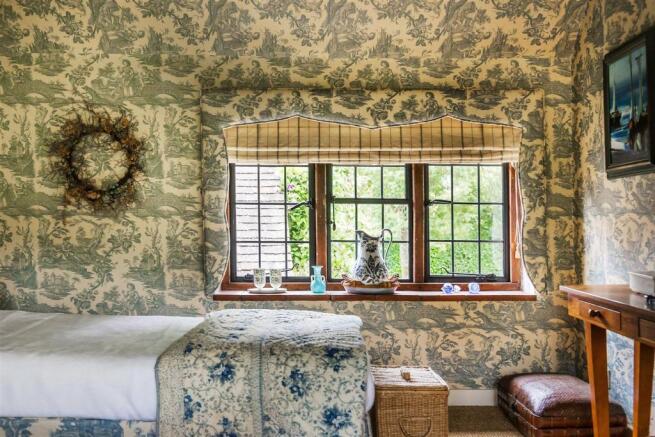 house. estate agency Cranleigh Barhatch Farm