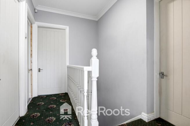4 bed Semi-Detached for sale Image 12