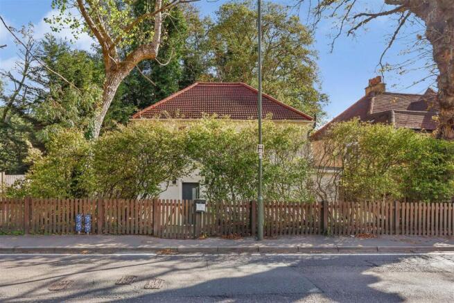 Highwood Hill, London, NW7 4HB photo 4