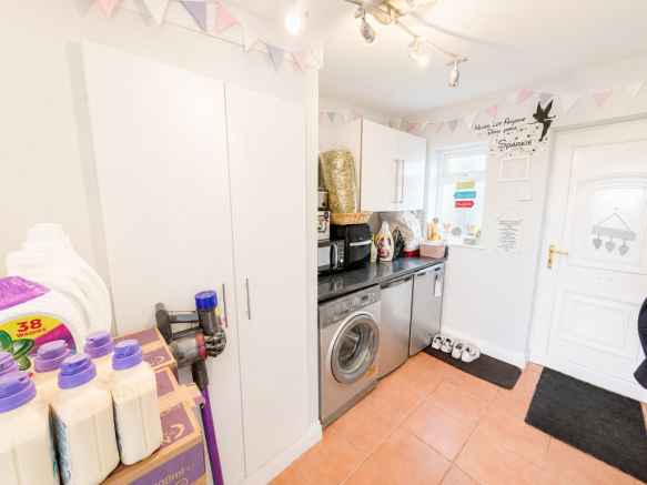 3 bed Semi-Detached for sale Image 8