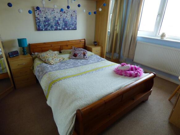 BEDROOM 2