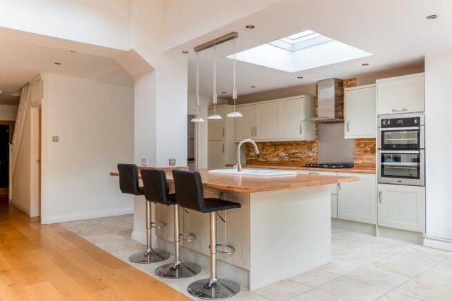 Kitchen 2.jpg