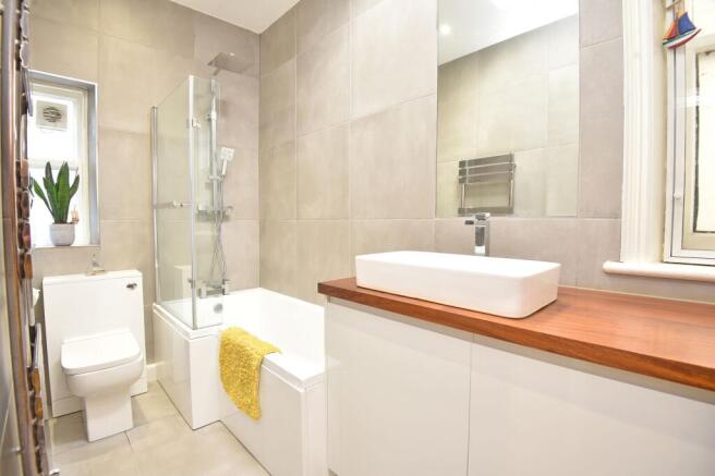 2 bed Flat for sale Image 5