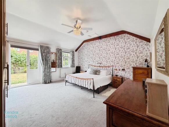 4 bed Barn Conversion for sale Image 12