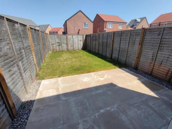 8 Ellis Drive garden.jpg