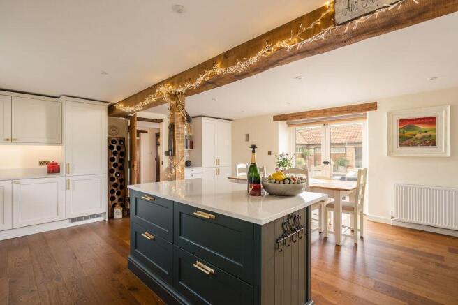 5 bed Detached for sale Image 10