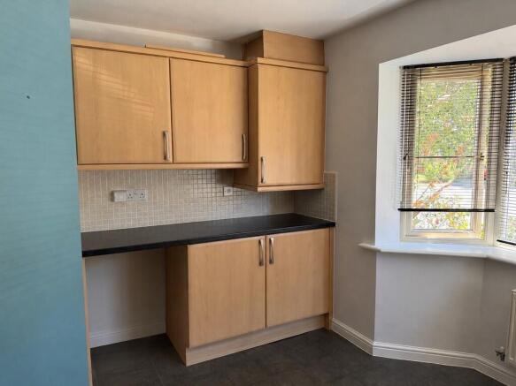 4 bed Semi-Detached to rent Image 7