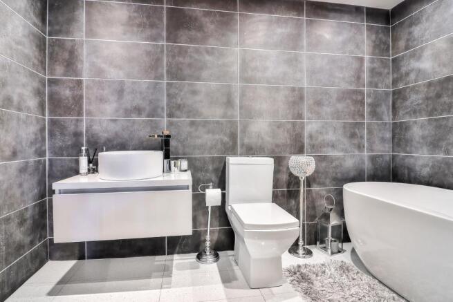En-Suite Bathroom