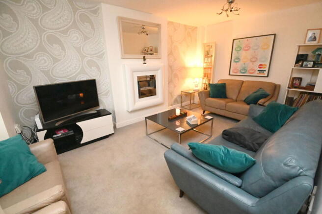 4 bed Semi-Detached for sale Image 4