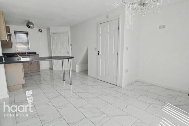 3 bed Town House for sale Image 5
