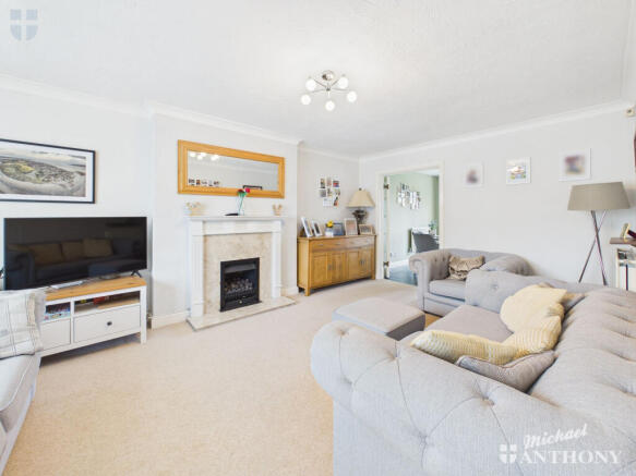 CAM03852G0-PR0605-STILL001