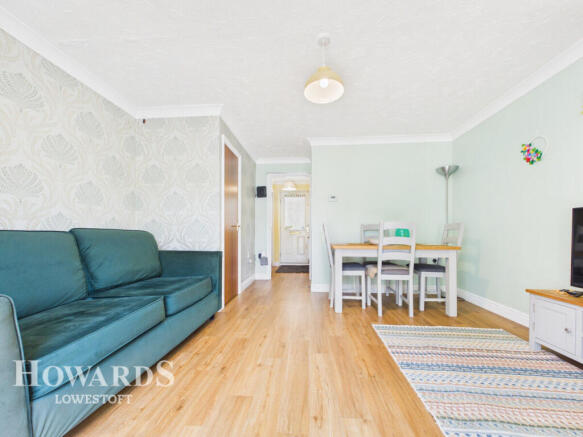 Mast Close, Lowestoft photo 4