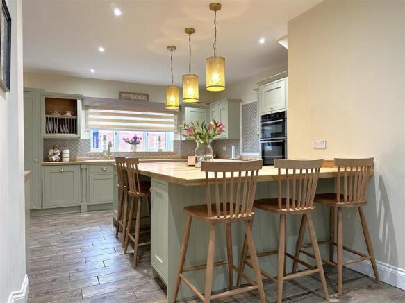 Lovely Family Dining Kitchen 365
