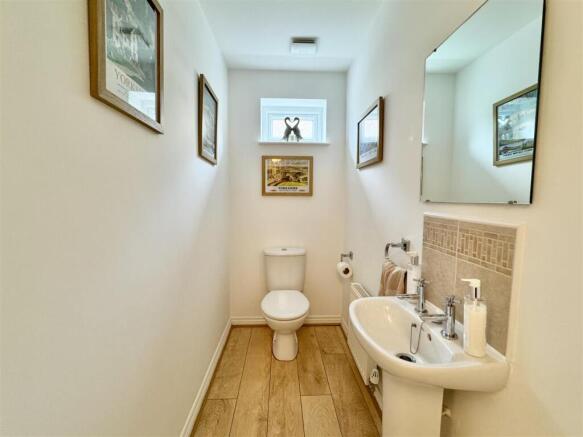 5 bed Detached for sale Image 10