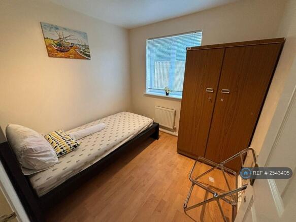  Single Room Avaliable