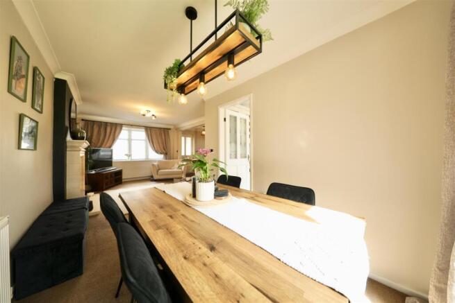 3 bed Semi-Detached for sale Image 11