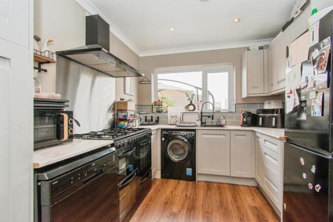3 bed Semi-Detached for sale Image 3