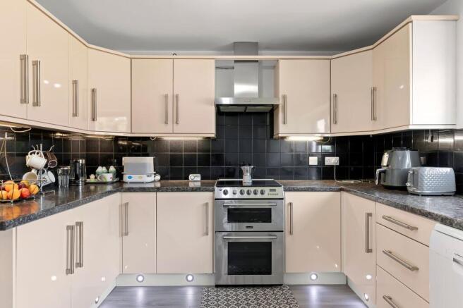 4 bed Detached for sale Image 8