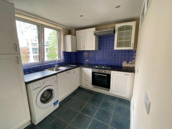room-2-flat-12-gilbertson-house-e14-8pl-993576