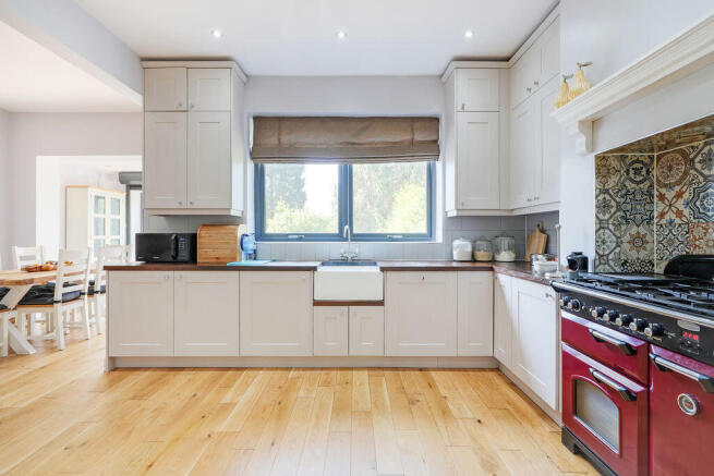5 bed Semi-Detached for sale Image 7