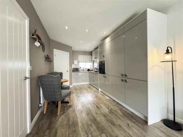 2 bed Terraced for sale Image 7