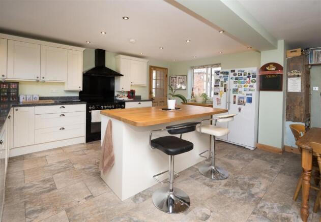 5 bed Country House for sale Image 8