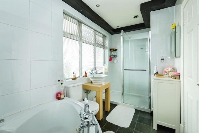 4 bed Semi-Detached for sale Image 10