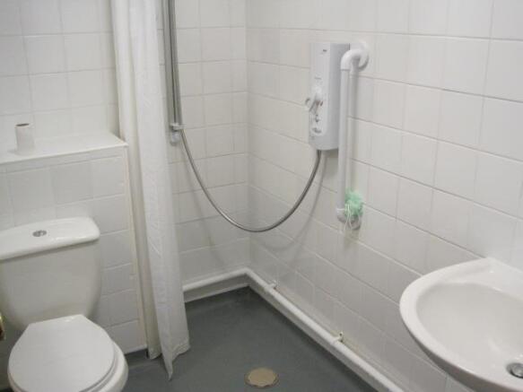 Bathroom .JPG