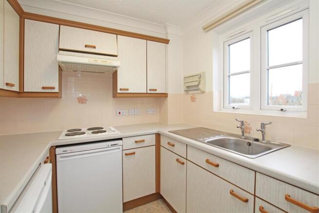 62BC - Kitchen 2.jpg