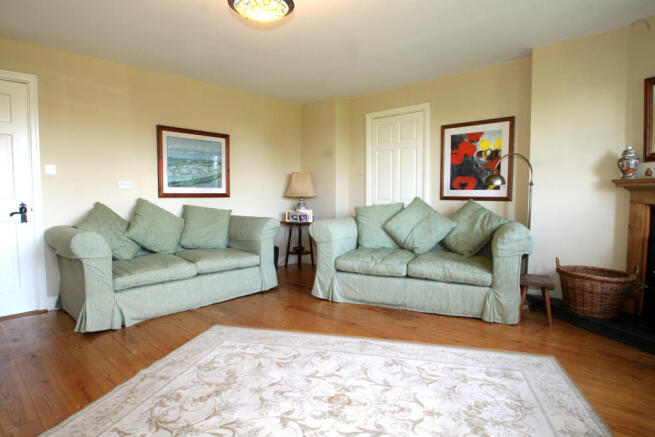 Sitting room photo 2