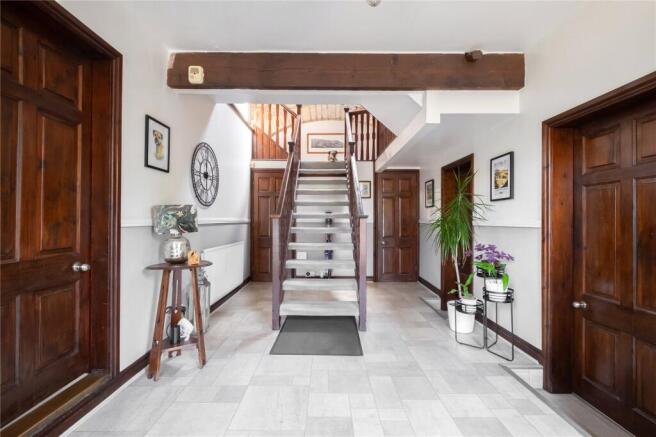 5 bed Semi-Detached for sale Image 5