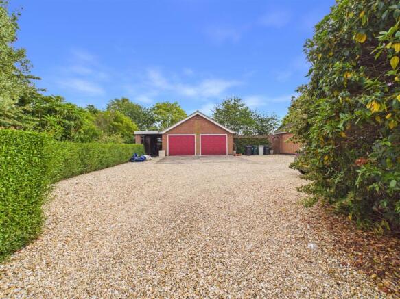 Double Garage / Driveway