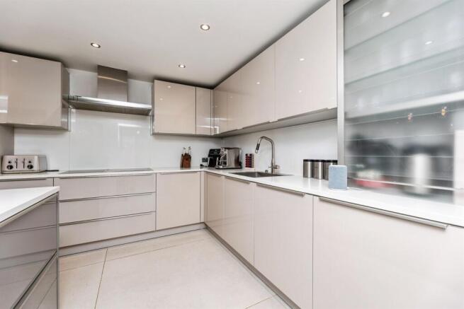 4 bed Detached for sale Image 10