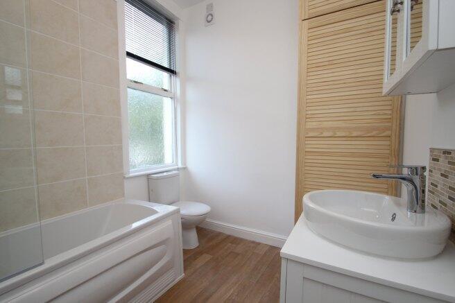 3 bed House Share to rent Image 8