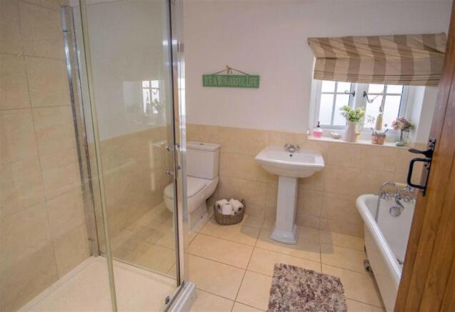 FAMILY BATHROOM
