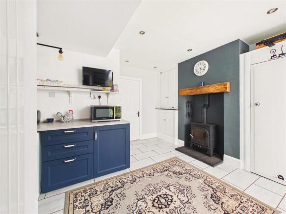 4 bed Semi-Detached for sale Image 9