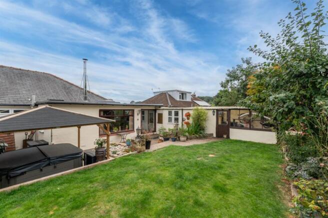 3 bed Semi-Detached Bungalow for sale Image 7