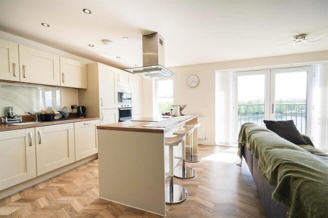2 bed Apartment for sale Image 6