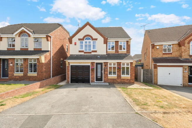 4 bed Detached for sale Image 2