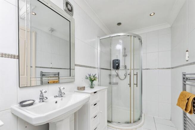 4 bed Detached for sale Image 11