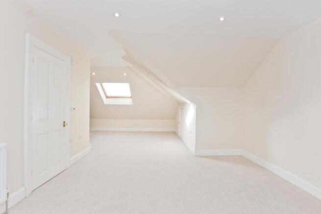 6 bed Semi-Detached to rent Image 12