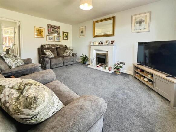4 bed Detached for sale Image 4